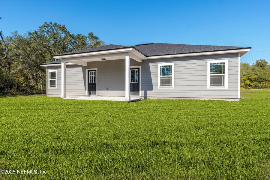 Exterior details and patio area of a home in , Keystone Heights (Image 3).