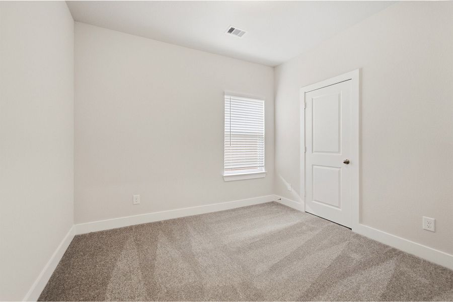 Spacious, unfurnished interior of a new home in Pecan Estates, Crosby (Image 23).