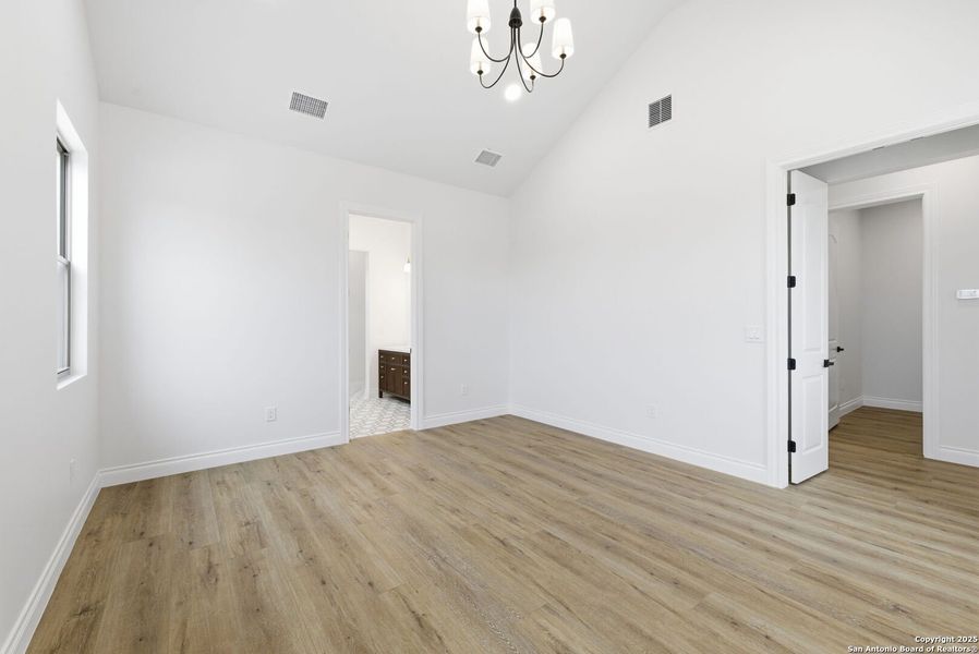 Spacious, unfurnished interior of a new home in , Bandera (Image 25).