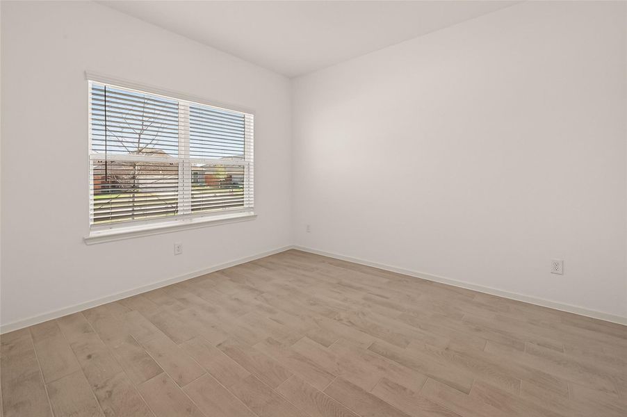 Spacious, unfurnished interior of a new home in Lago Mar, Texas City (Image 20).