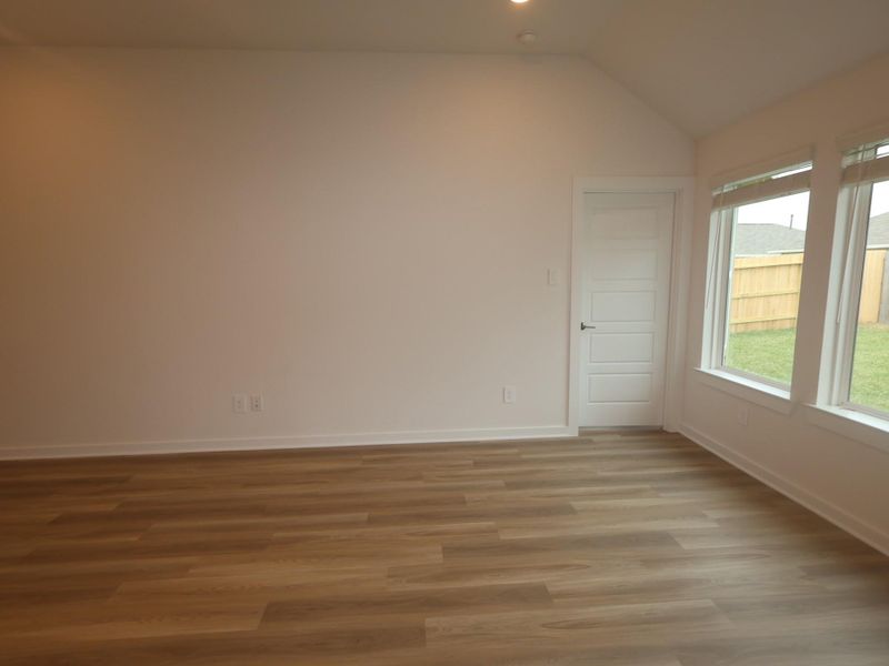 Spacious, unfurnished interior of a new home in Pinewood at Grand Texas, New Caney (Image 9).