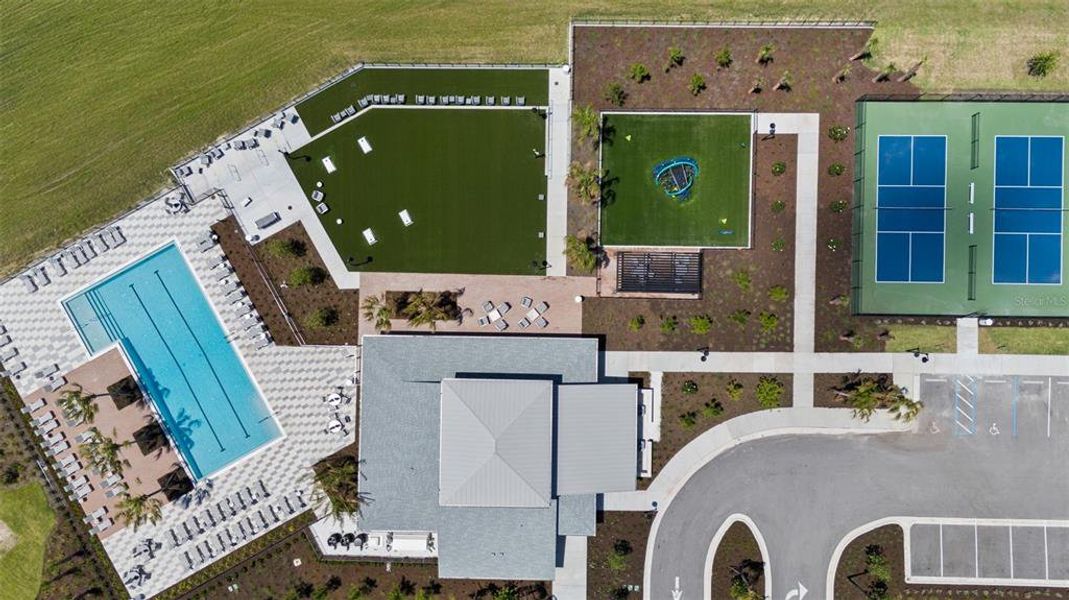 Community amenities in Magnolia Bay, Nokomis (Image 4).