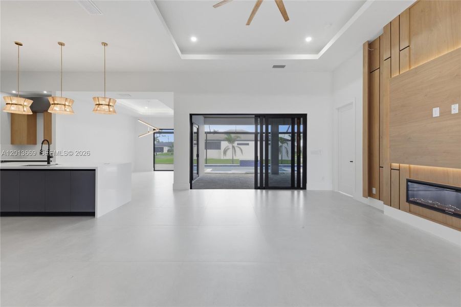 Spacious, unfurnished interior of a new home in , Cape Coral (Image 47).