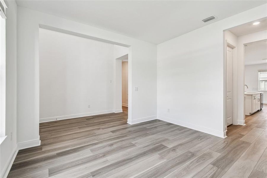 Spacious, unfurnished interior of a new home in Hawkstone, Sarasota (Image 18).