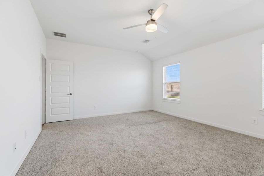 Spacious, unfurnished interior of a new home in , Fulshear (Image 29).