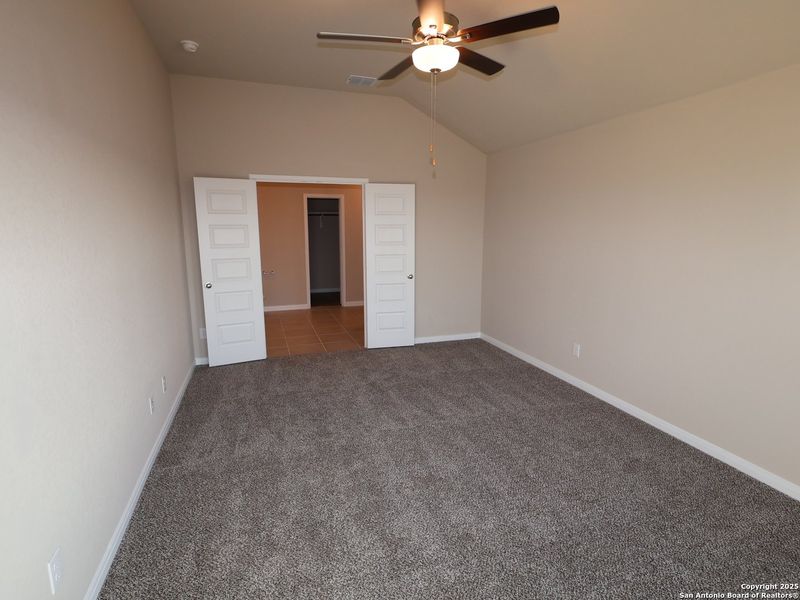 Spacious, unfurnished interior of a new home in Paloma Park, Converse (Image 24).