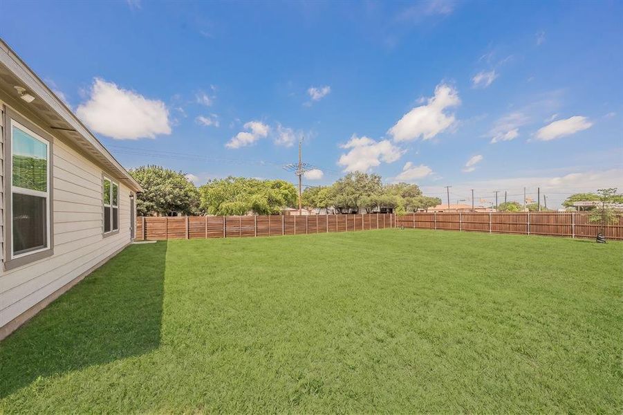Exterior details and patio area of a home in Craftsman’s Corner, Cleburne (Image 23).