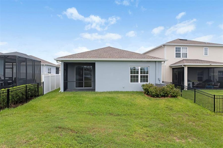 Exterior details and patio area of a home in , Bradenton (Image 24).
