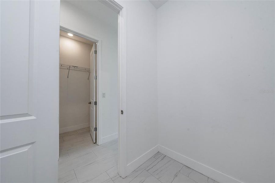 Spacious, unfurnished interior of a new home in , Orlando (Image 30).