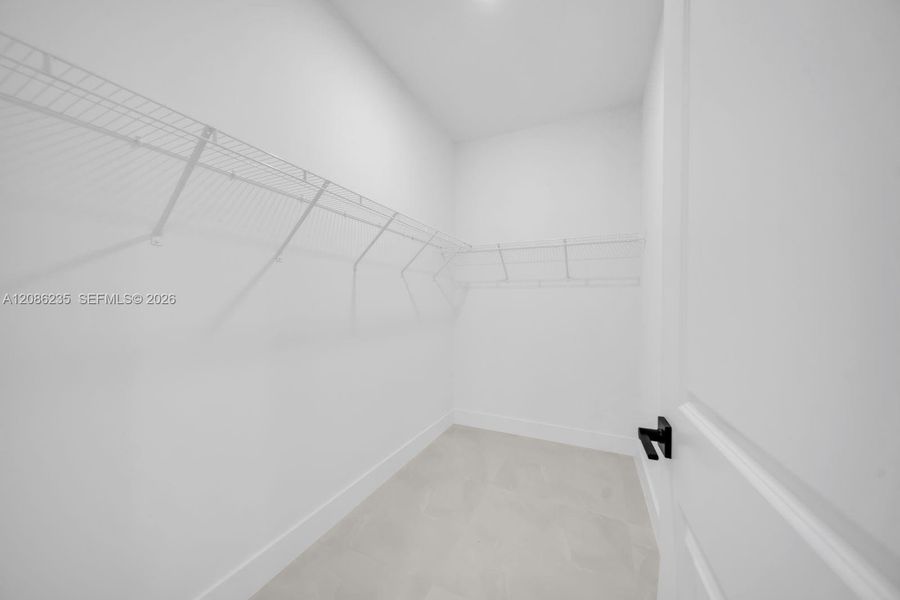 Spacious, unfurnished interior of a new home in , Lehigh Acres (Image 27).