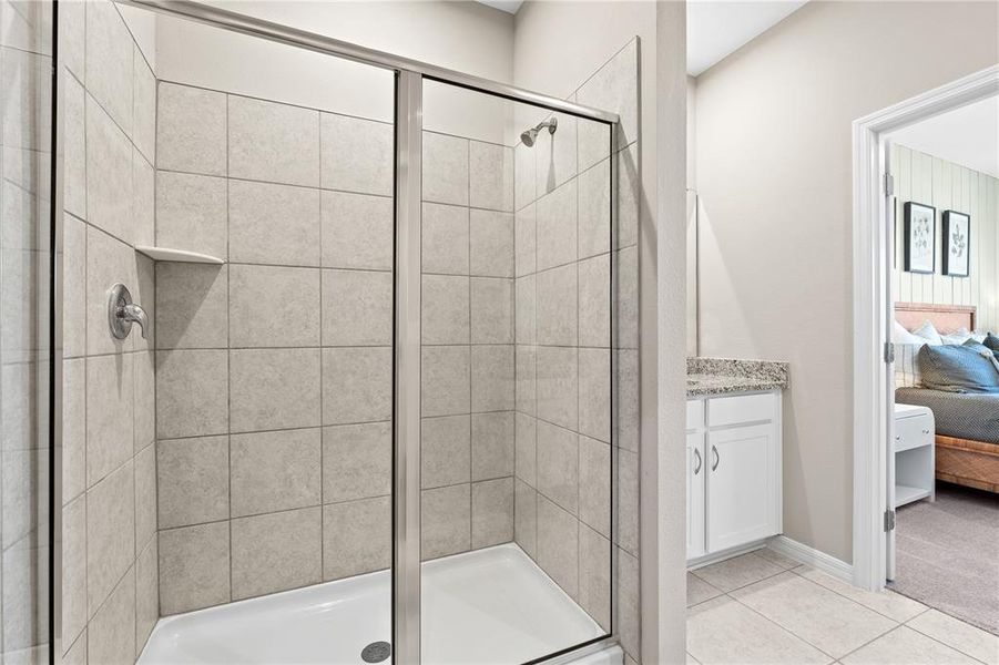 Furnished interior view inside a new home in Sunset Lakes Estates, Mascotte (Image 10).