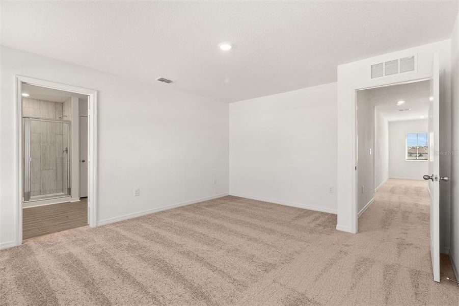 Spacious, unfurnished interior of a new home in Peach Crossings, Winter Haven (Image 19).