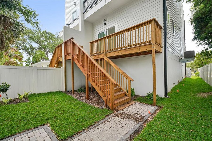 Exterior details and patio area of a home in , Tampa (Image 33).