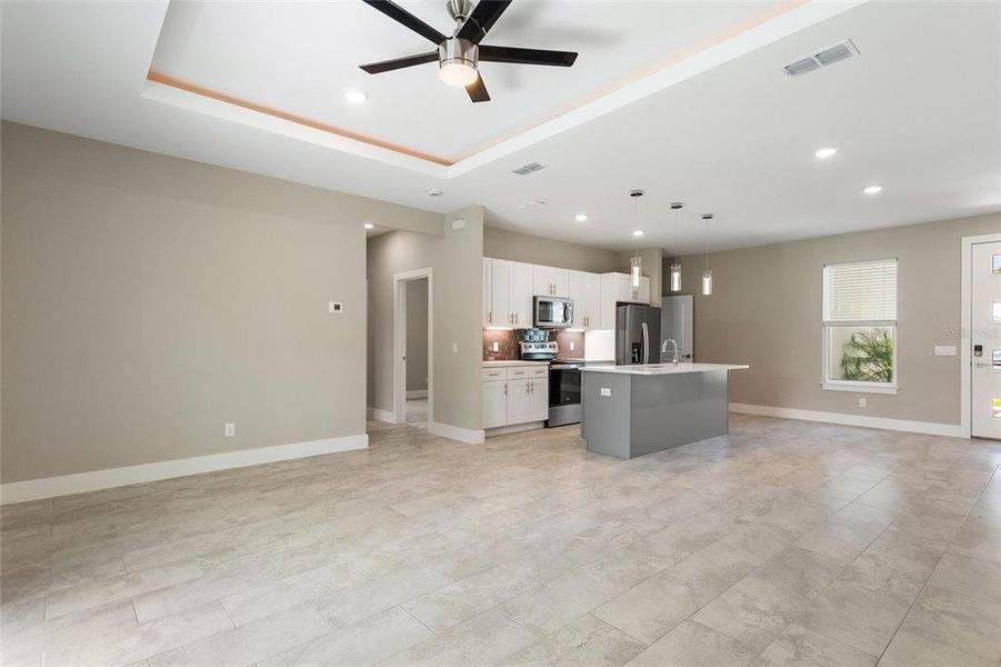 Spacious, unfurnished interior of a new home in , Arcadia (Image 12).