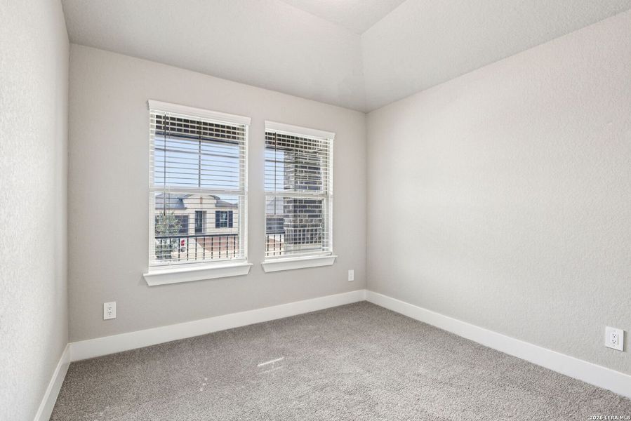 Spacious, unfurnished interior of a new home in Lark Canyon, New Braunfels (Image 19).