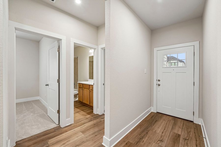 Spacious, unfurnished interior of a new home in Three Creeks, Belton (Image 11).