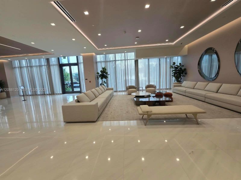 Community amenities in , Hallandale Beach (Image 24).
