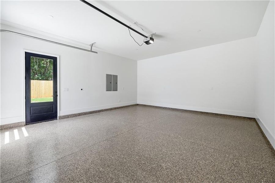 Spacious, unfurnished interior of a new home in , Lawrenceville (Image 25).