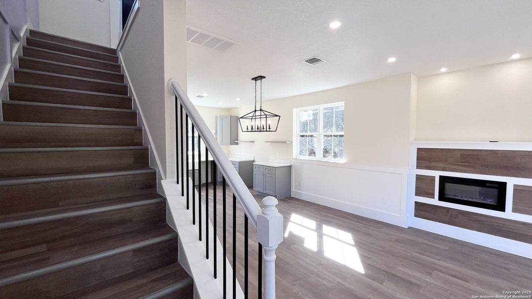 Spacious, unfurnished interior of a new home in , Bandera (Image 15).