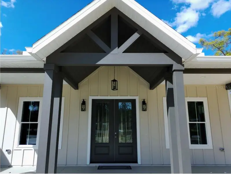 Exterior details and patio area of a home in , Chiefland (Image 3).