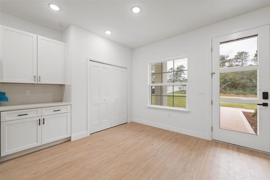 Spacious, unfurnished interior of a new home in , Ocala (Image 17).