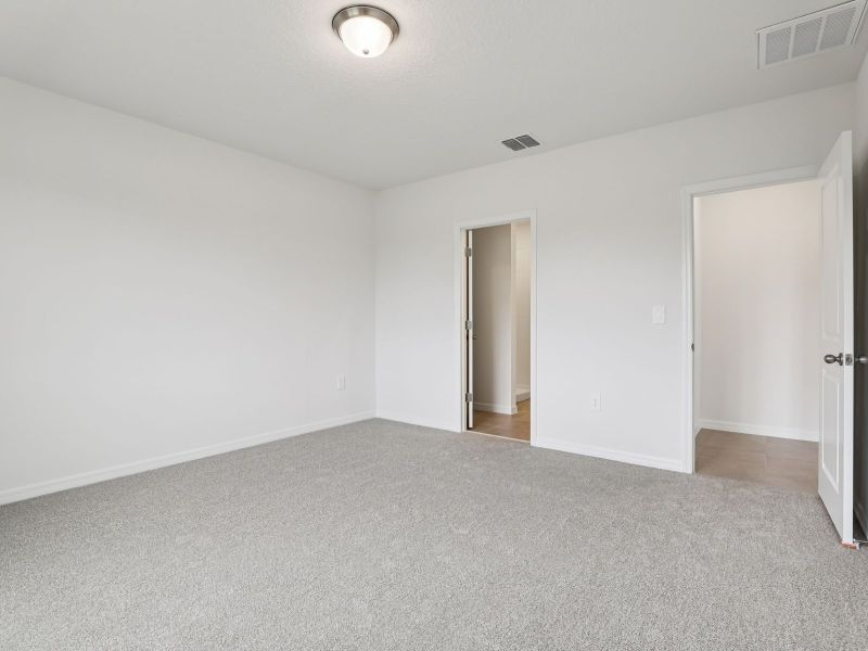 Spacious, unfurnished interior of a new home in The Grove at Stuart Crossing - Classic Series, Bartow (Image 13).