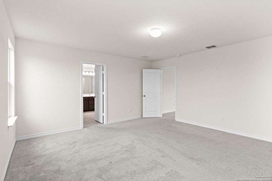 Spacious, unfurnished interior of a new home in , New Braunfels (Image 15).