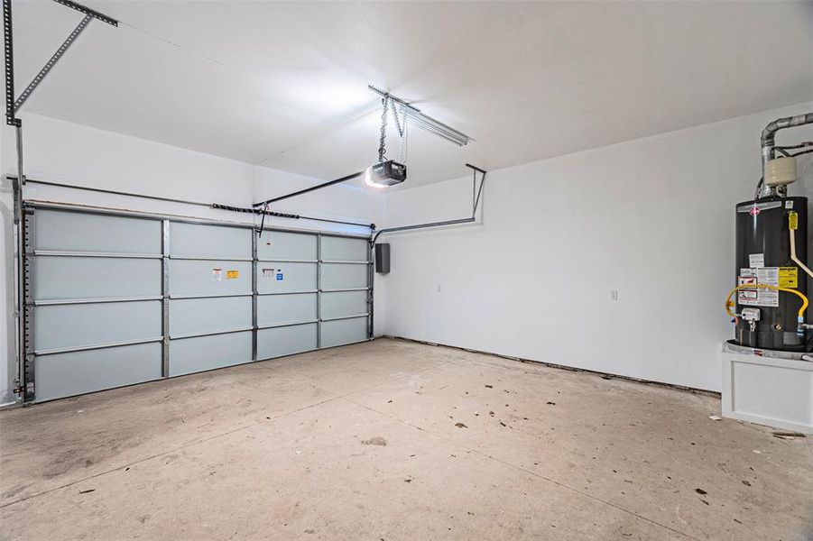 Spacious, unfurnished interior of a new home in , Dallas (Image 32).