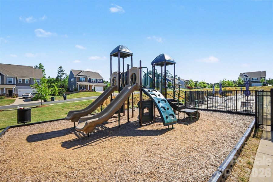 Community amenities in Falls Cove, Troutman (Image 39).