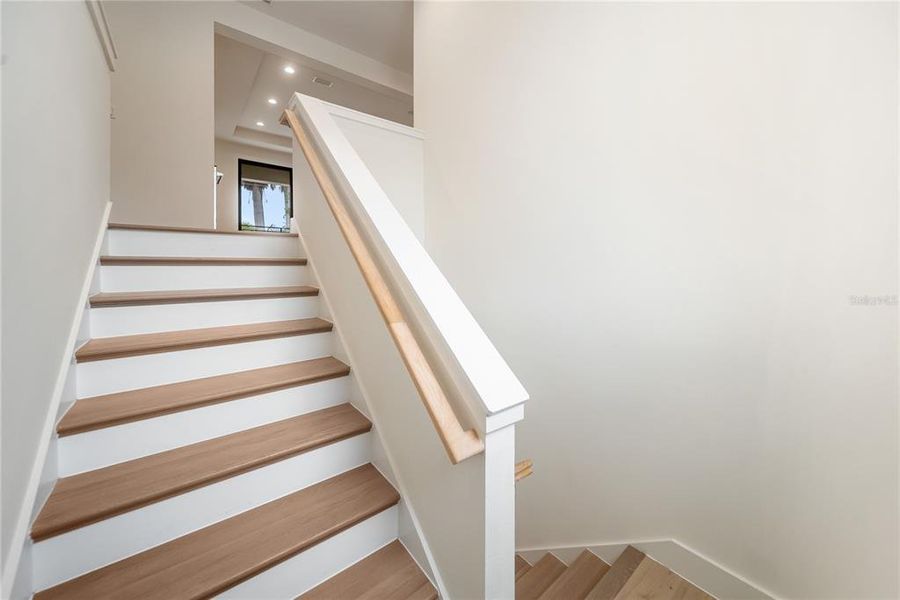 Spacious, unfurnished interior of a new home in , Sarasota (Image 95).
