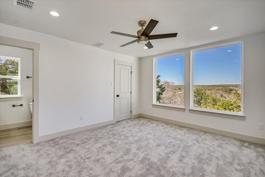 Spacious, unfurnished interior of a new home in , Wimberley (Image 14).