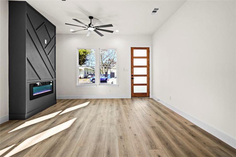 Spacious, unfurnished interior of a new home in , Dallas (Image 8).