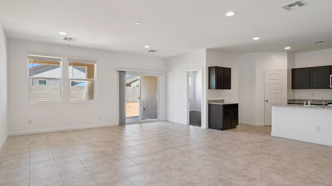 Spacious, unfurnished interior of a new home in Carlton Commons, Casa Grande (Image 13). Spacious, unfurnished interior of a new home in Carlton Commons, Casa Grande (Image 13).