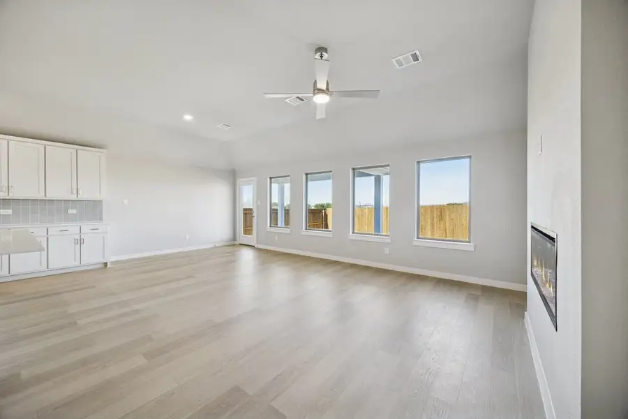 Representative unfurnished interior of a home built from the The Elm by Lillian Custom Homes in Hickory Hill, Sherman (Image 29).
