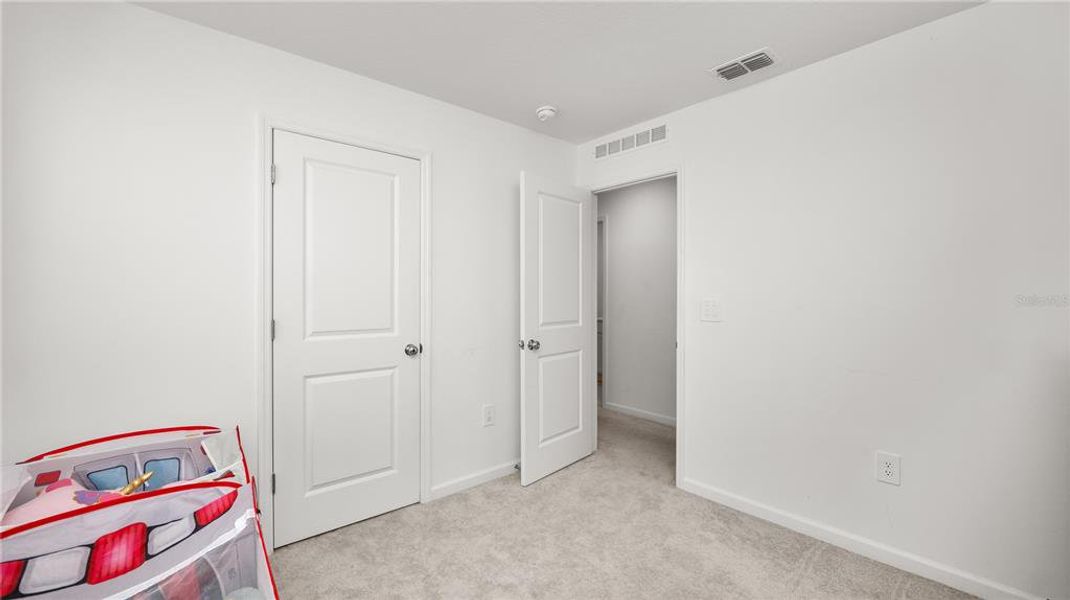 Spacious, unfurnished interior of a new home in Peace Creek Reserve: Legacy Collection, Winter Haven (Image 23).