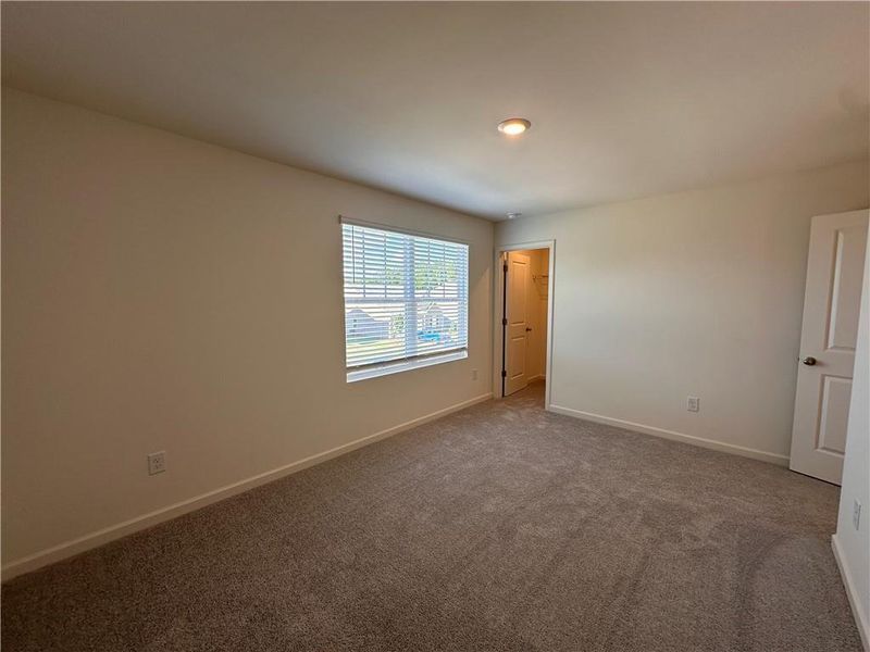 Spacious, unfurnished interior of a new home in Mt. Tabor Ridge, Dallas (Image 15).