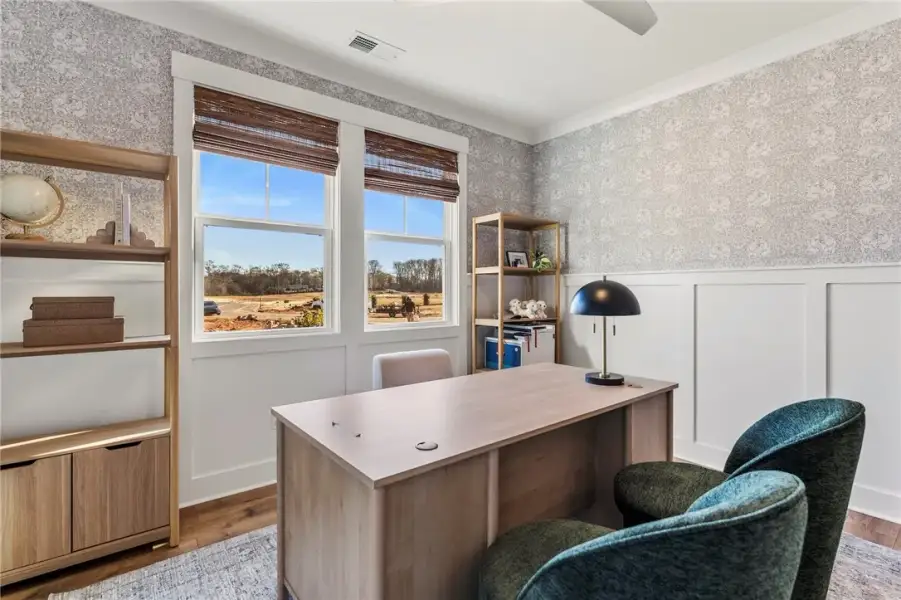 This bright and airy study offers a peaceful retre
