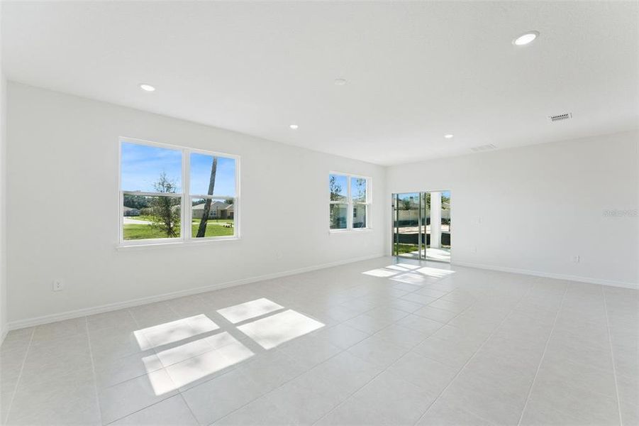 Spacious, unfurnished interior of a new home in Estes Reserve, Eustis (Image 13).