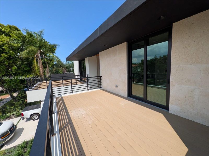 Exterior details and patio area of a home in , Fort Lauderdale (Image 25).