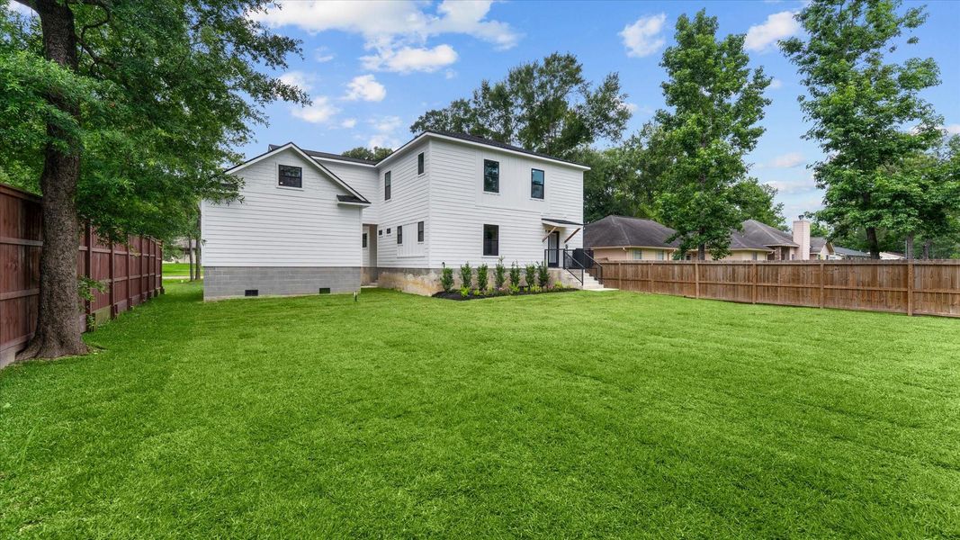 Exterior details and patio area of a home in , Conroe (Image 3).