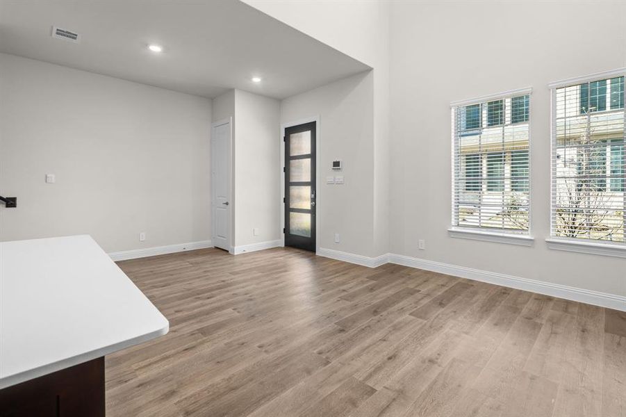 Spacious, unfurnished interior of a new home in Mustang Square, Plano (Image 16).