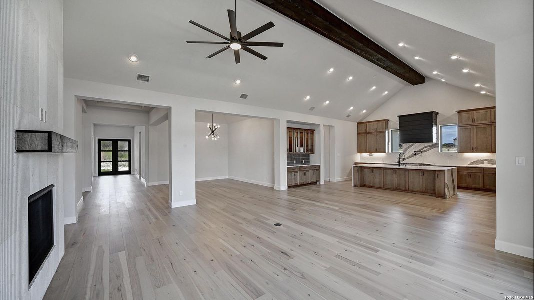 Spacious, unfurnished interior of a new home in George's Ranch, Boerne (Image 26).