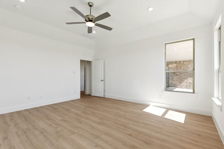 Representative unfurnished interior of a home built from the Halsted by Centre Living Homes in Lakeway Estates, Waxahachie (Image 30).