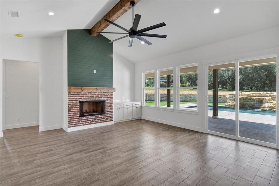 Spacious, unfurnished interior of a new home in , Granbury (Image 20). Spacious, unfurnished interior of a new home in , Granbury (Image 20).