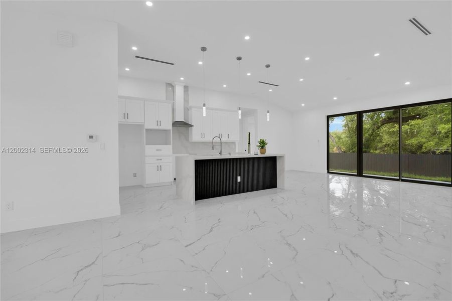 Spacious, unfurnished interior of a new home in , Lehigh Acres (Image 23).