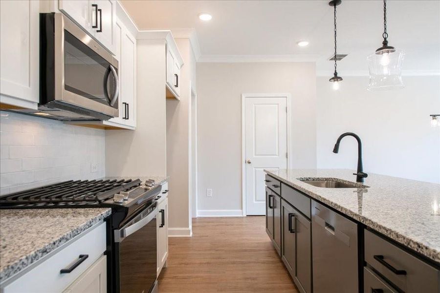 Furnished interior view inside a new home in Cherokee Township, Acworth (Image 6).