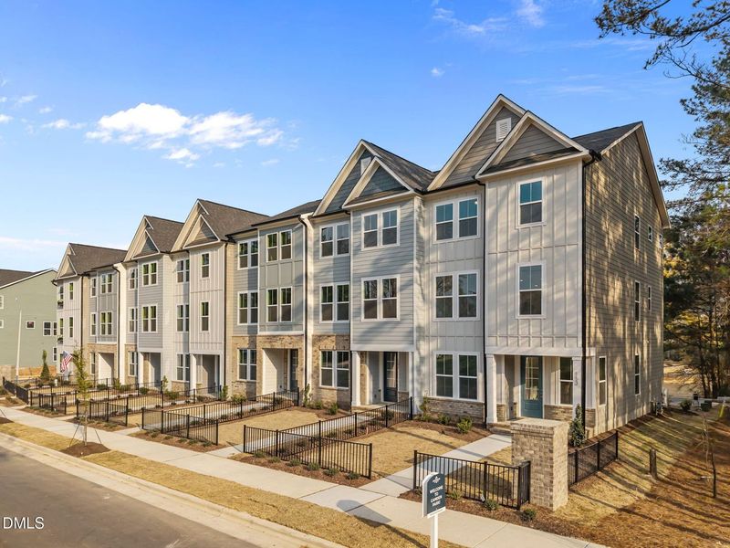 Condo located in Knightdale, NC showcasing its design and architecture (Image 5).