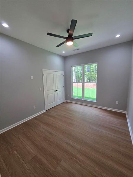 Spacious, unfurnished interior of a new home in , Jasper (Image 13).