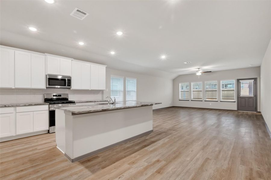 Furnished interior view inside a new home in Rollingbrook Estates, Baytown (Image 16).