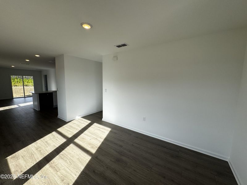 Spacious, unfurnished interior of a new home in Copes Landing, Jacksonville (Image 25).